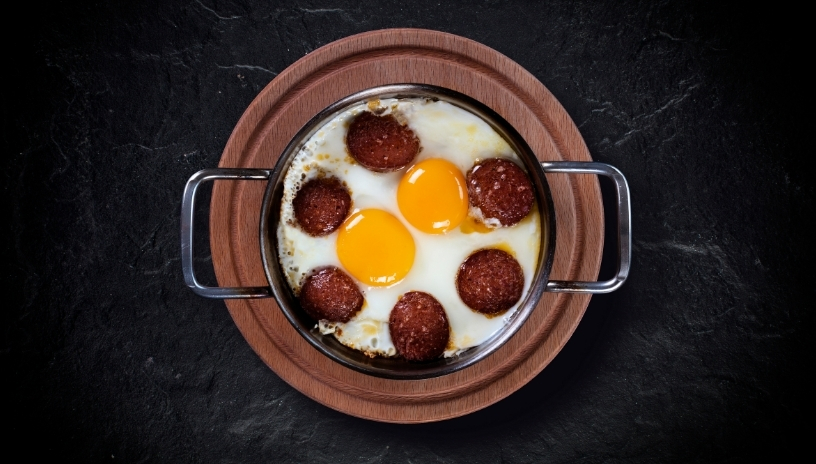 Sahanda Sucuklu Yumurta